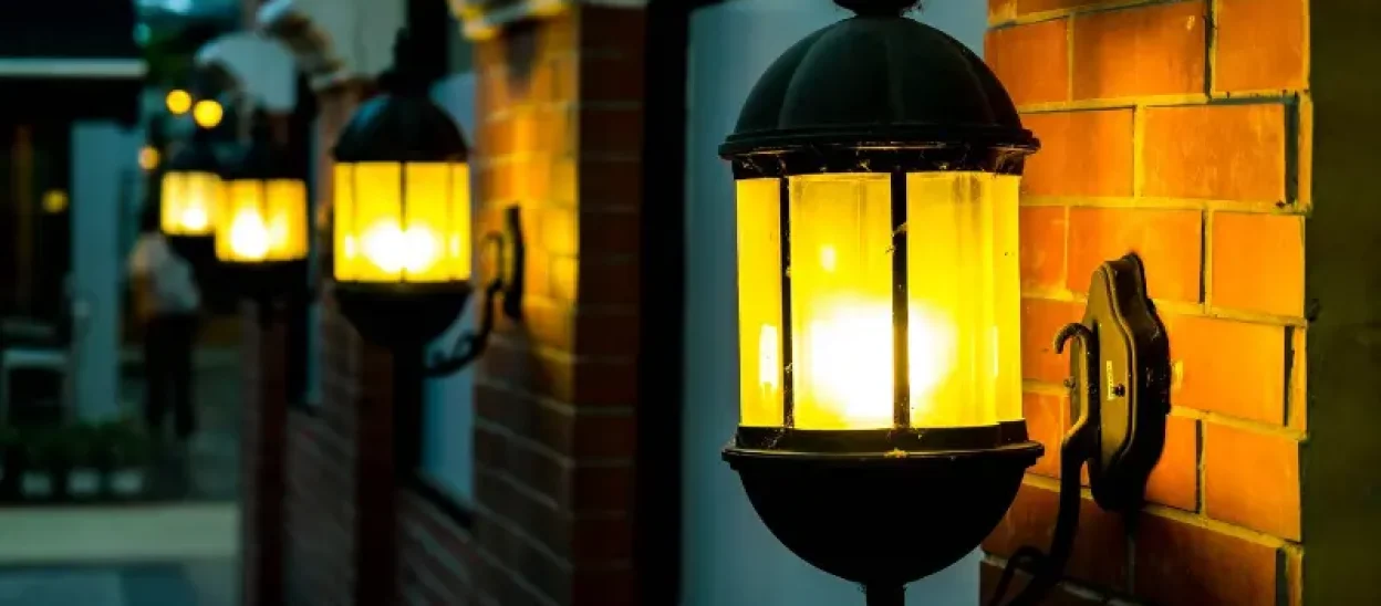 lamp-against-red-brick-wall-night_1339-3097
